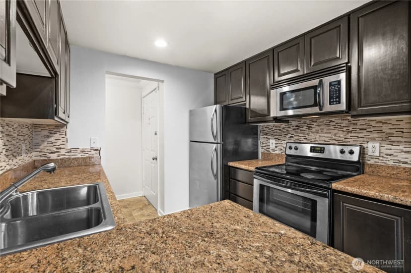 Property photo for 10110 Ne 60th Street #104, Kirkland photo 12