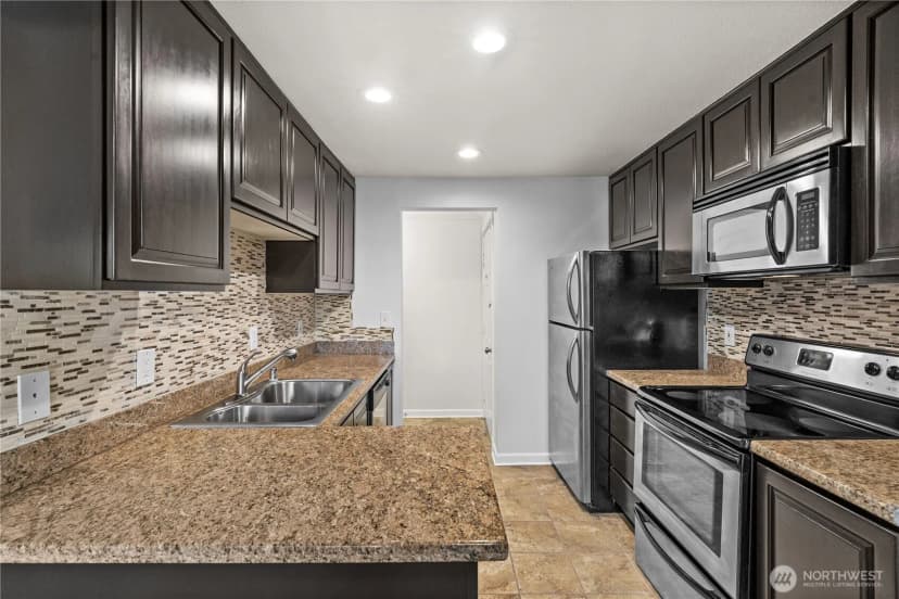 Property photo for 10110 Ne 60th Street #104, Kirkland photo 13