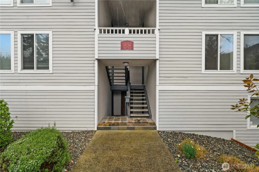 Property photo for 10110 Ne 60th Street #104, Kirkland photo 4
