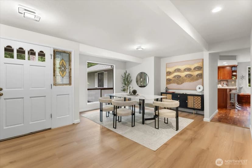 Property photo for 510 239th Avenue Ne, Sammamish photo 3