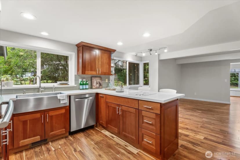 Property photo for 510 239th Avenue Ne, Sammamish photo 12