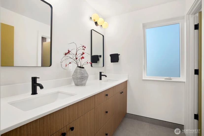 Property photo for 5053 35th Avenue Sw #b, Seattle photo 17