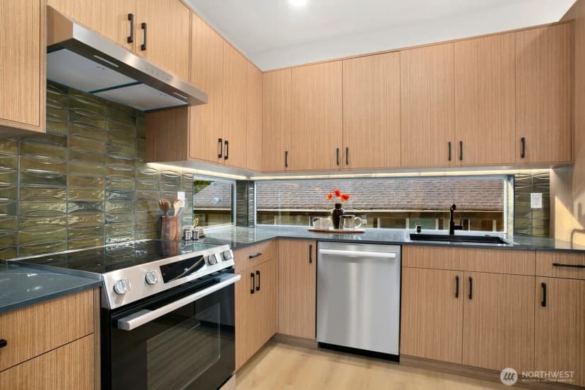Property photo for 5053 35th Avenue Sw #b, Seattle photo 10