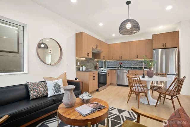 Property photo for 5053 35th Avenue Sw #b, Seattle photo 3