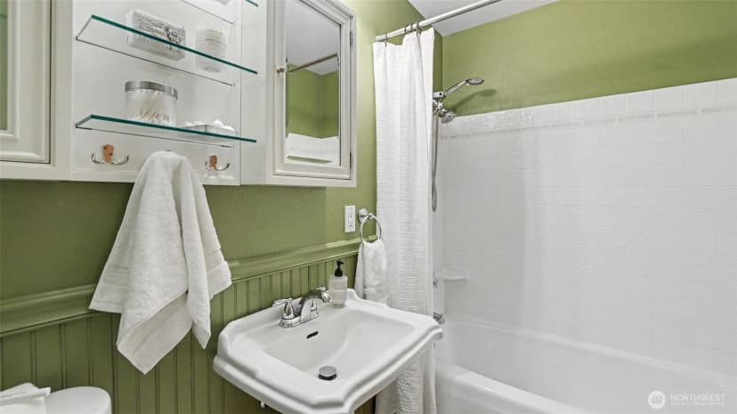 Property photo for 18744 Kenlake Place Ne, Kenmore photo 18