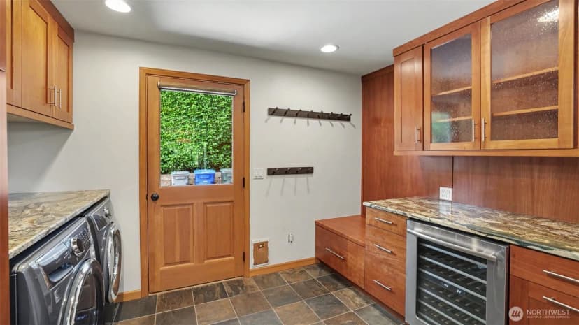 Property photo for 18744 Kenlake Place Ne, Kenmore photo 15
