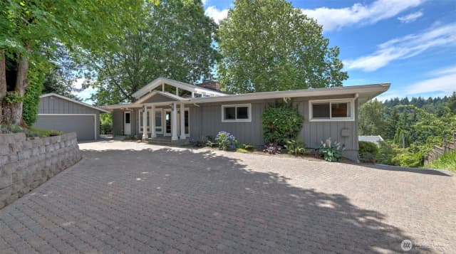 Property photo for 18744 Kenlake Place Ne, Kenmore photo 5