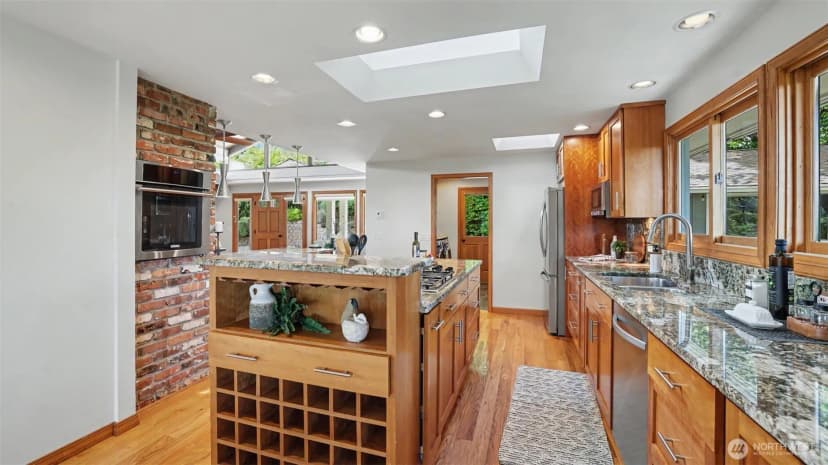 Property photo for 18744 Kenlake Place Ne, Kenmore photo 13