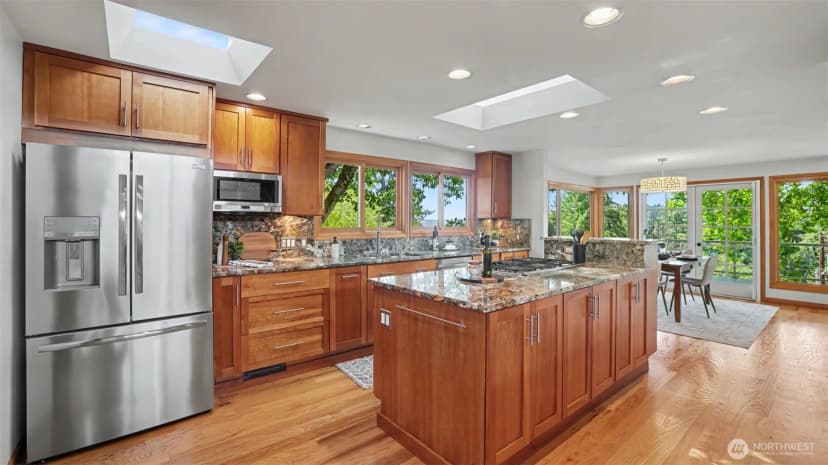 Property photo for 18744 Kenlake Place Ne, Kenmore photo 14