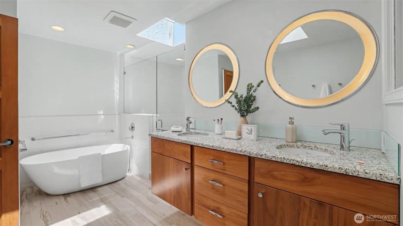 Property photo for 18744 Kenlake Place Ne, Kenmore photo 24