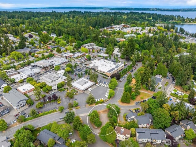 Property photo for 240 Shannon Drive Se, Bainbridge Island photo 4