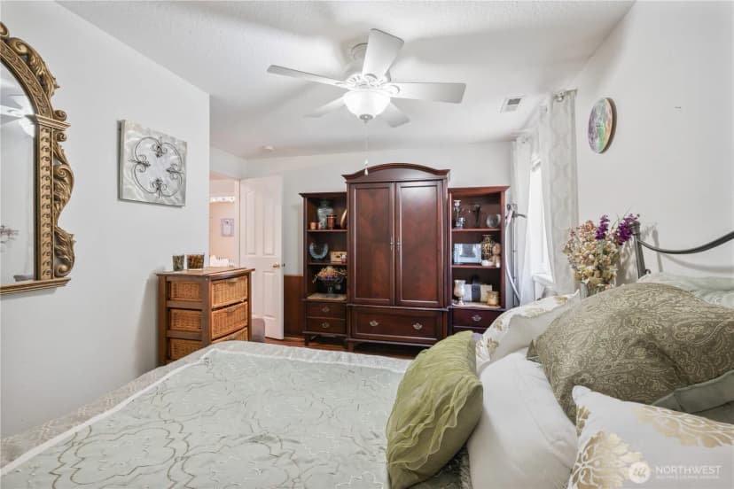 Property photo for 215 W St James Place, Longview photo 23