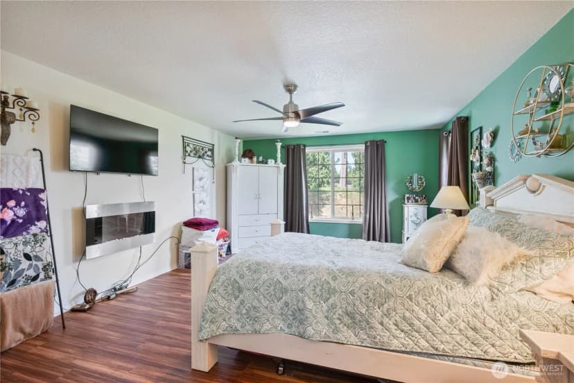 Property photo for 215 W St James Place, Longview photo 19