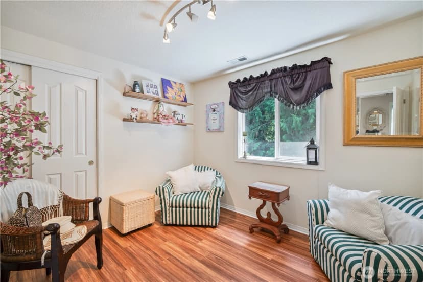 Property photo for 215 W St James Place, Longview photo 24