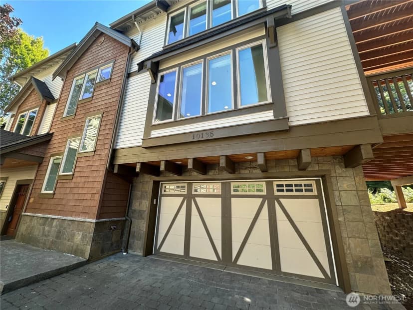 Property photo for 10135 Ne 62nd Street #c, Kirkland photo 6