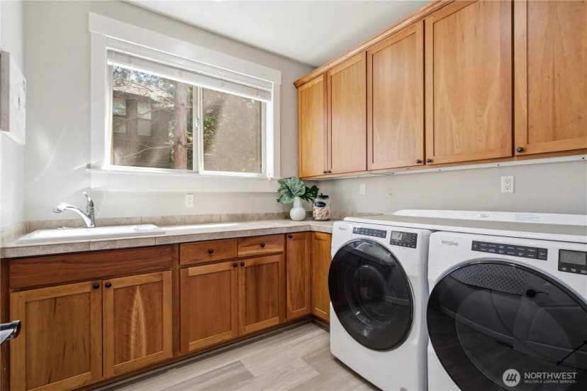 Property photo for 10135 Ne 62nd Street #c, Kirkland photo 24