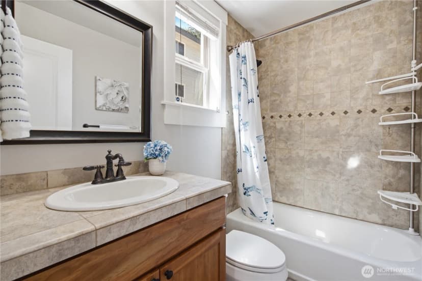 Property photo for 10135 Ne 62nd Street #c, Kirkland photo 11