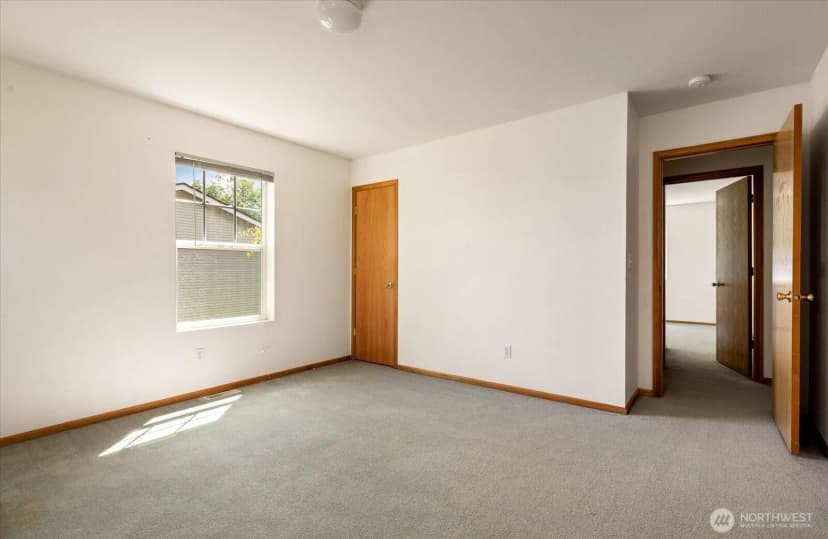 Property photo for 685 Sw 1st Avenue, Oak Harbor photo 33