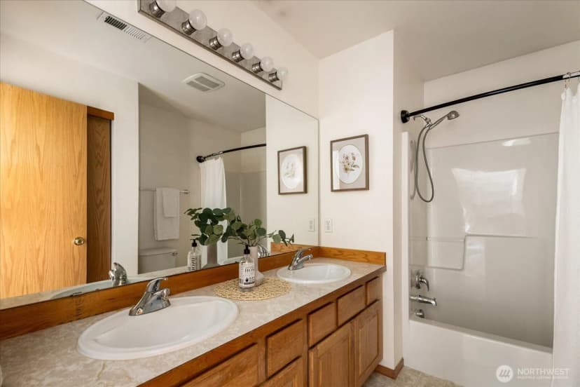 Property photo for 685 Sw 1st Avenue, Oak Harbor photo 31