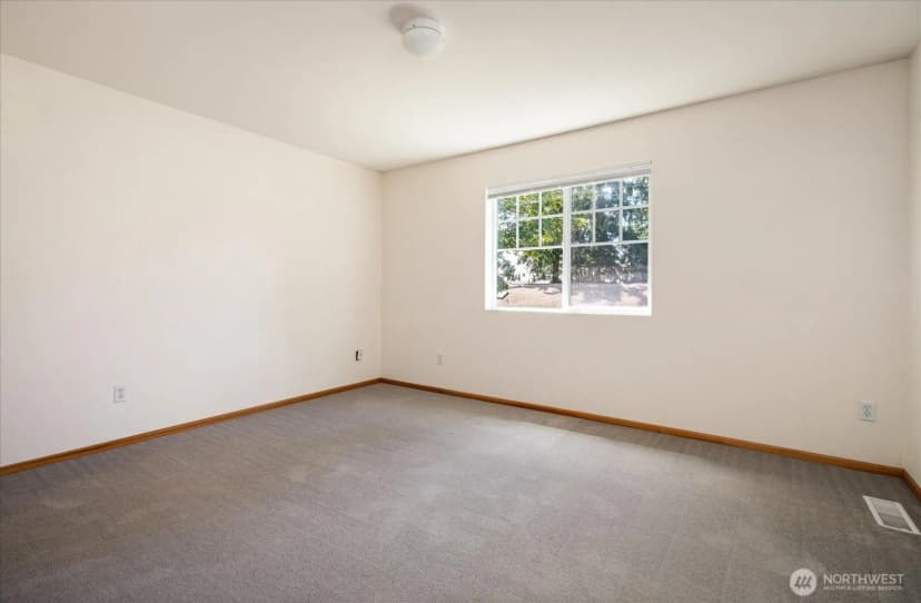 Property photo for 685 Sw 1st Avenue, Oak Harbor photo 27