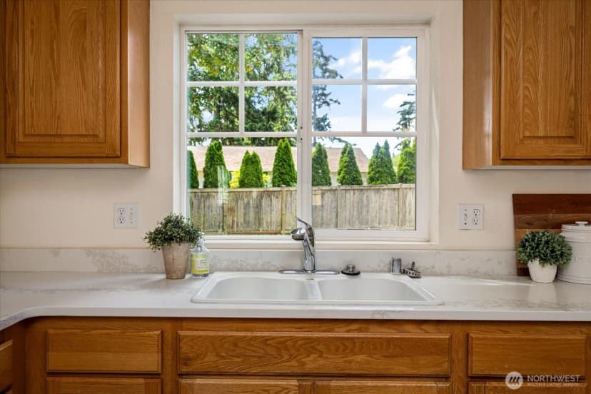 Property photo for 685 Sw 1st Avenue, Oak Harbor photo 10
