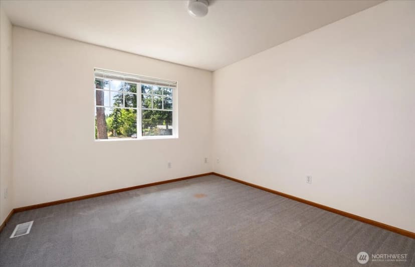 Property photo for 685 Sw 1st Avenue, Oak Harbor photo 25