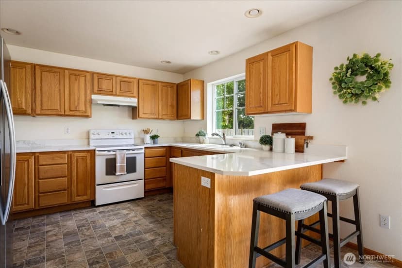 Property photo for 685 Sw 1st Avenue, Oak Harbor photo 11
