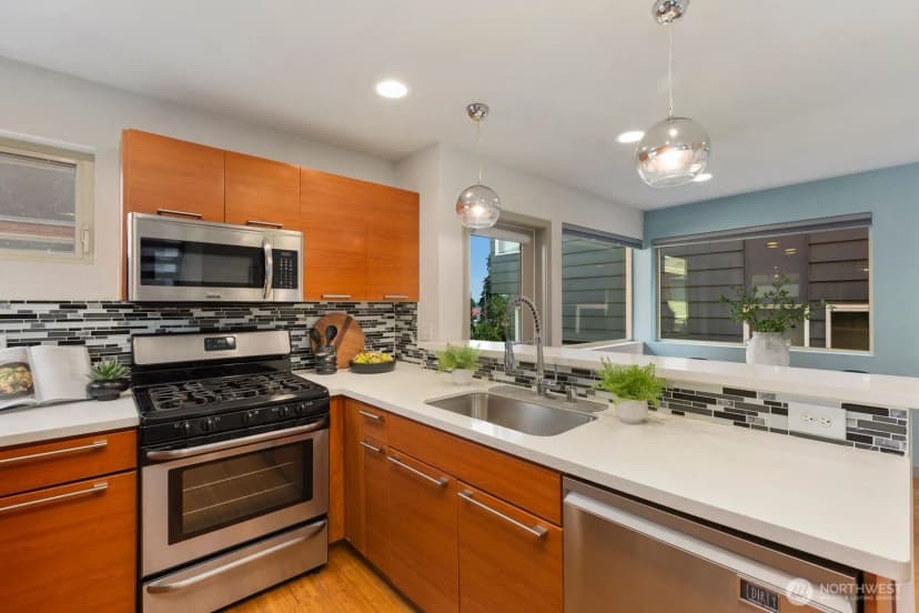 Property photo for 1536 Sturgus Avenue S, Seattle photo 6