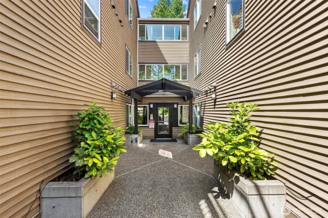 Property photo for 215 20th Avenue E #201, Seattle photo 2