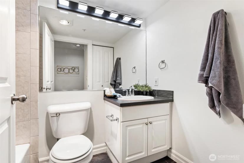 Property photo for 215 20th Avenue E #201, Seattle photo 26