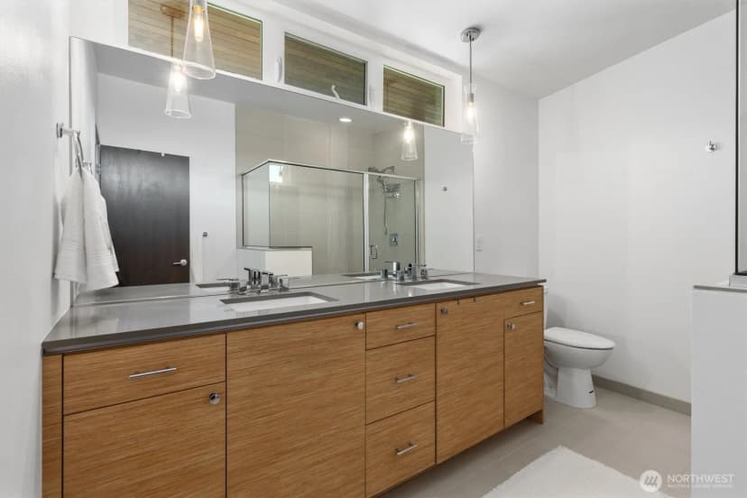 Property photo for 7016 California Avenue Sw #e, Seattle photo 23