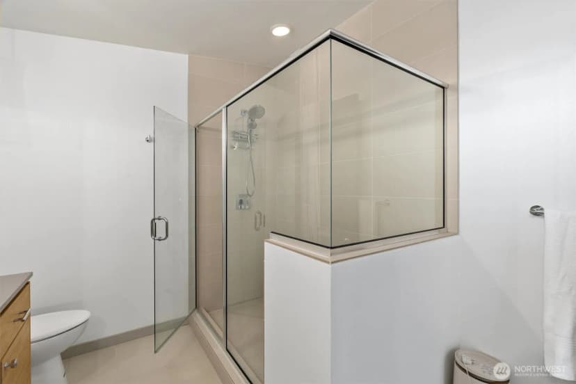 Property photo for 7016 California Avenue Sw #e, Seattle photo 24