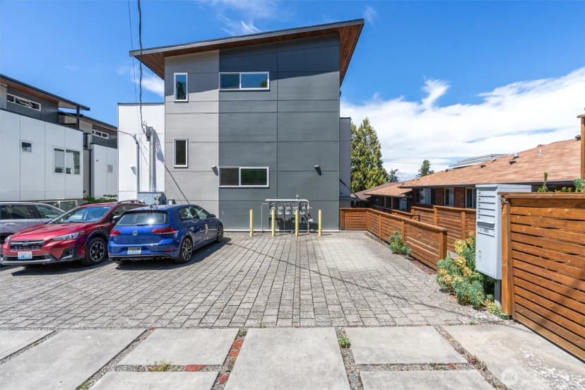 Property photo for 7016 California Avenue Sw #e, Seattle photo 32