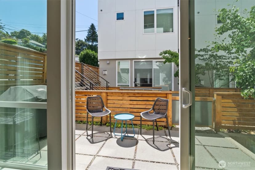 Property photo for 7016 California Avenue Sw #e, Seattle photo 11