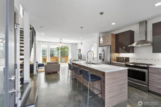 Property photo for 7016 California Avenue Sw #e, Seattle photo 3