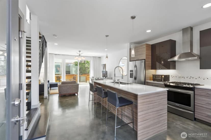 Property photo for 7016 California Avenue Sw #e, Seattle photo 3