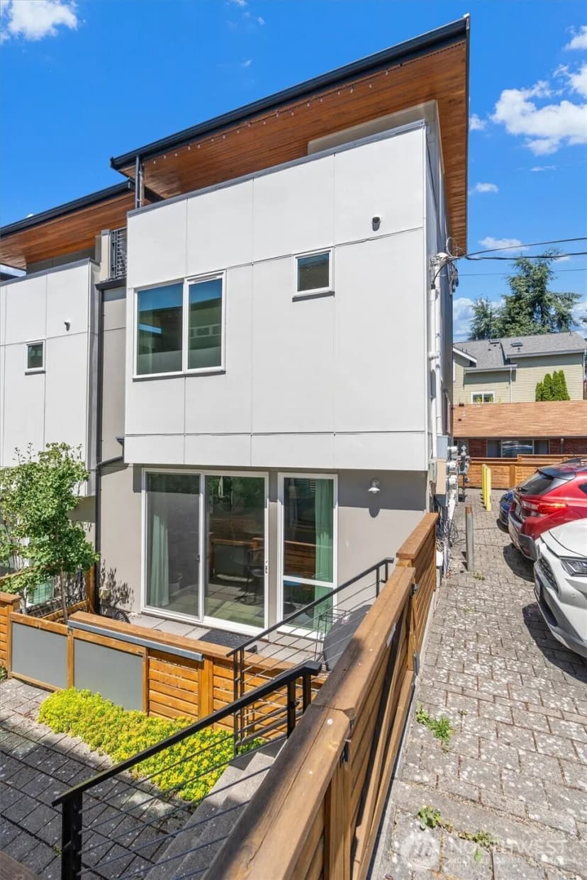 Property photo for 7016 California Avenue Sw #e, Seattle photo 33