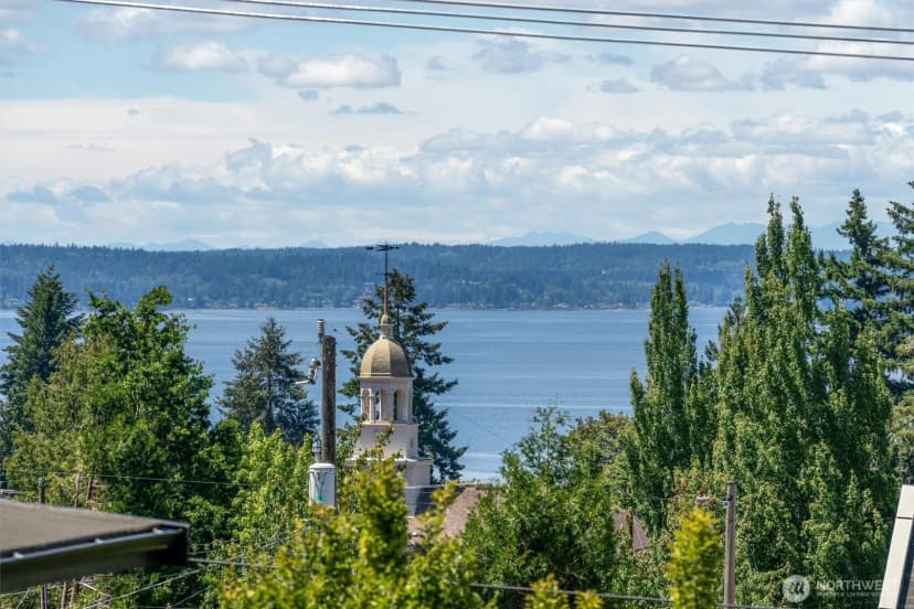 Property photo for 7016 California Avenue Sw #e, Seattle