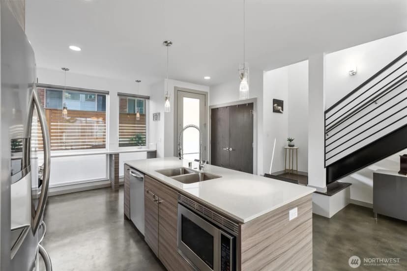 Property photo for 7016 California Avenue Sw #e, Seattle photo 5