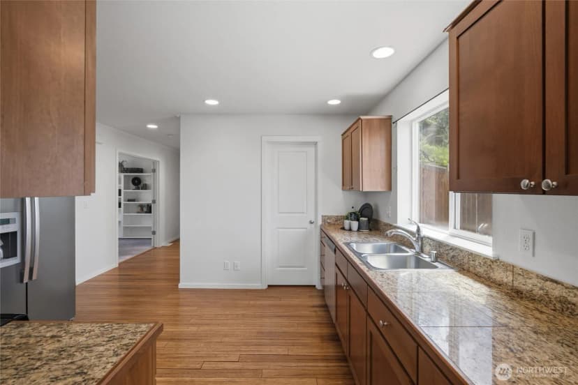 Property photo for 1601 Ne Sarai Court, Bremerton photo 9