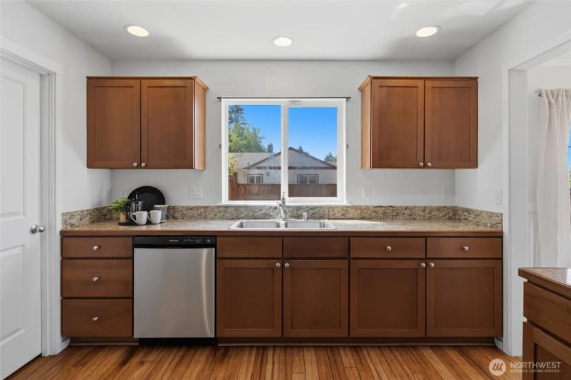 Property photo for 1601 Ne Sarai Court, Bremerton photo 8
