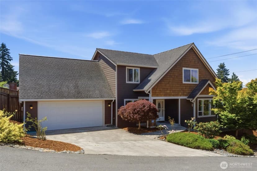 Property photo for 1601 Ne Sarai Court, Bremerton photo 2