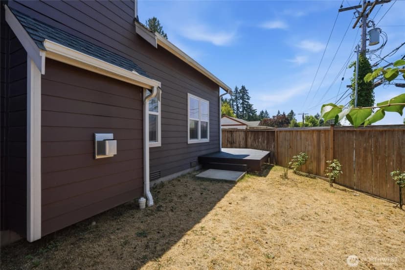 Property photo for 1601 Ne Sarai Court, Bremerton photo 26
