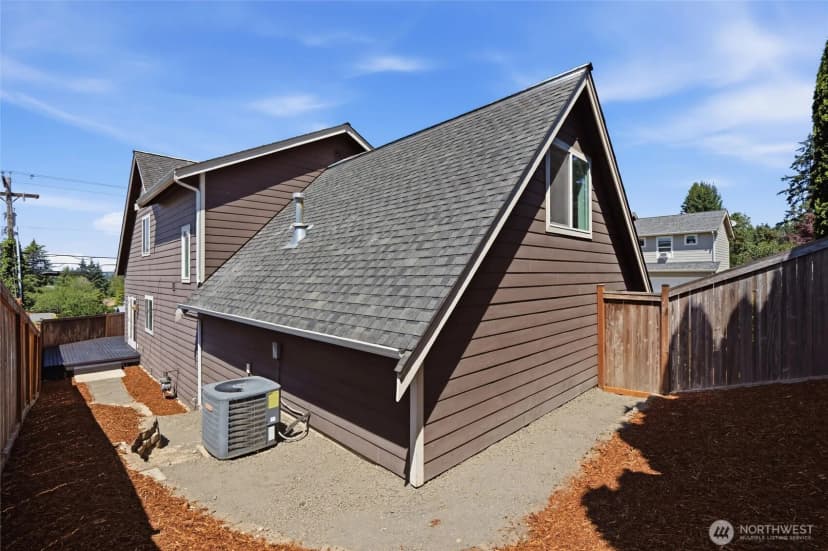 Property photo for 1601 Ne Sarai Court, Bremerton photo 24