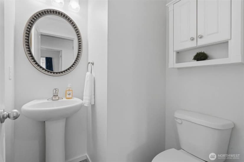 Property photo for 1601 Ne Sarai Court, Bremerton photo 13