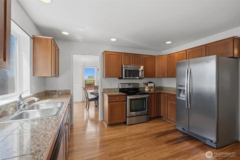 Property photo for 1601 Ne Sarai Court, Bremerton photo 7