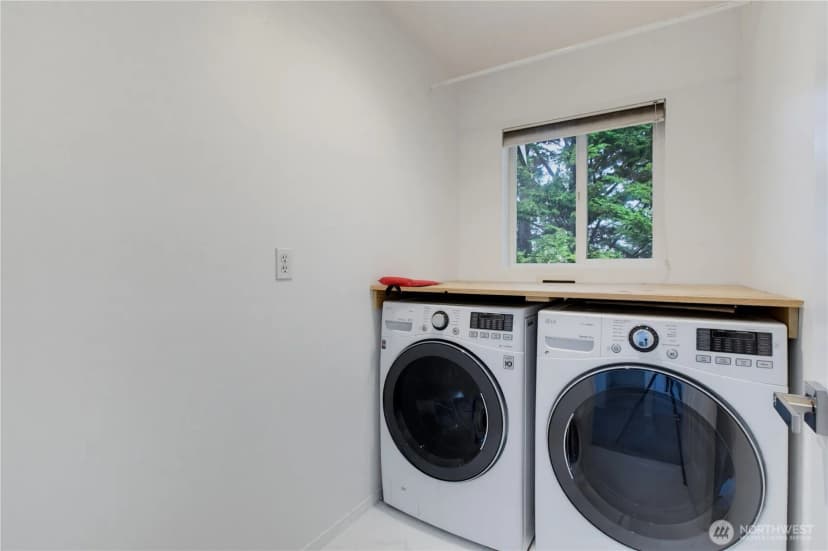 Property photo for 9729 26th Avenue Sw #404, Seattle photo 24