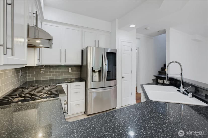 Property photo for 9729 26th Avenue Sw #404, Seattle photo 11