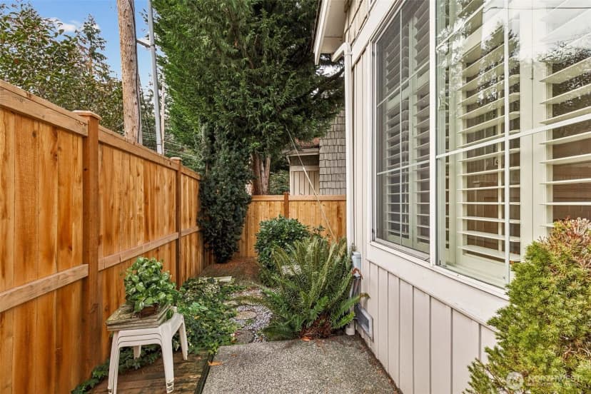 Property photo for 120 Newport Way Nw #16, Issaquah photo 27