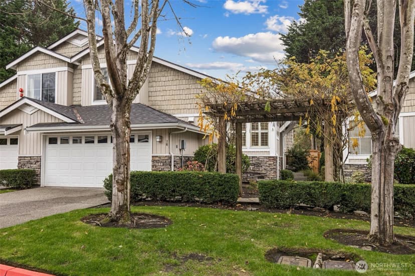 Property photo for 120 Newport Way Nw #16, Issaquah